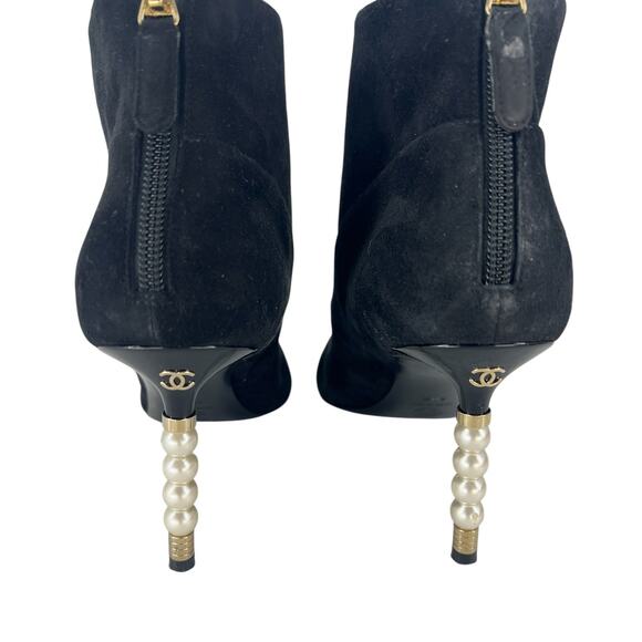 Chanel 2020 CC Suede Pearl Heel Cap Toe Logo Boots Black - Picture 8 of 16